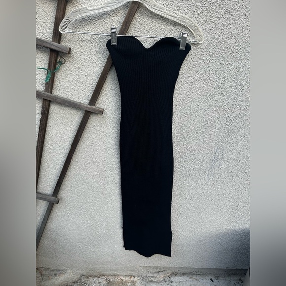 Khaite Loie ribbed-knit midi dress in Black - Picture 5 of 12